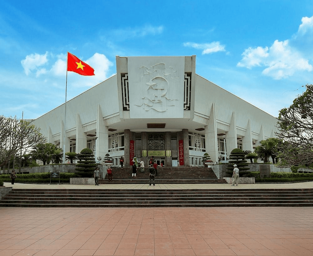 The Ho Chi Minh Museum features an impressive architectural design, resembling a graceful white lotus (Source: Fanpage Bảo t&agrave;ng Hồ Ch&iacute; Minh - Ho Chi Minh Museum)